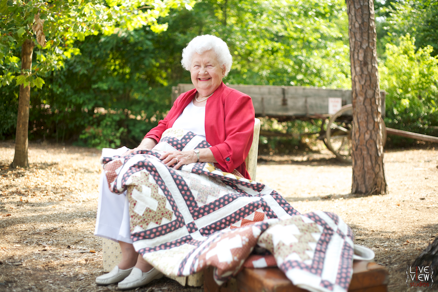 grandma with quilt, best raleigh family photos