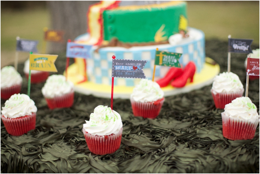 oz-inspired wedding reception ideas, red cupcakes with quotes from the wizard of oz