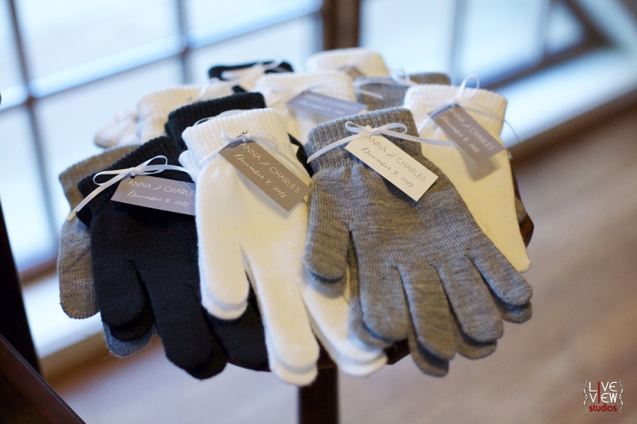 unique winter wedding favor ideas, warm pairs of gloves for guests 