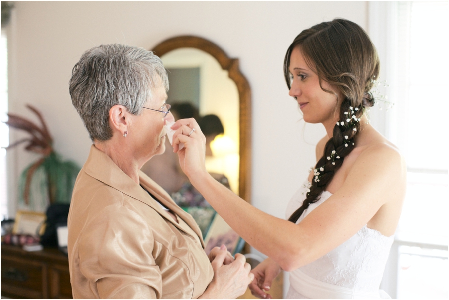 bride and her mother before the wedding, southern wedding photographers