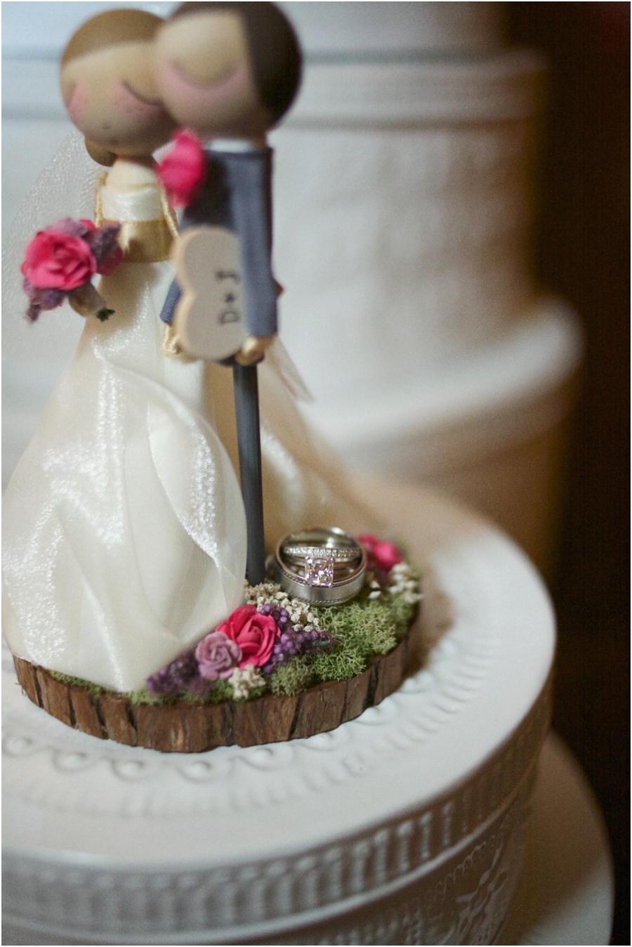 ring shot photography, cute cake topper