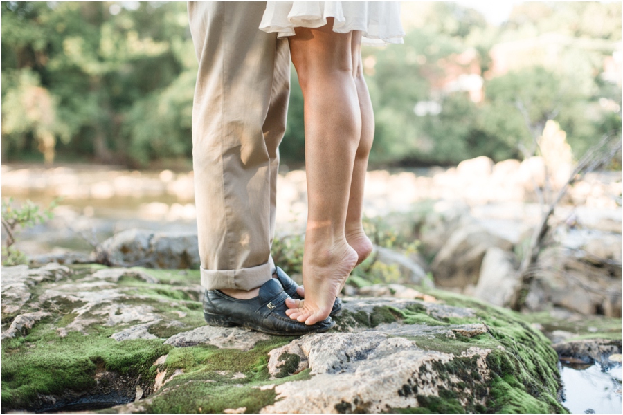 tip-toe kiss, bohemian engagement photographers
