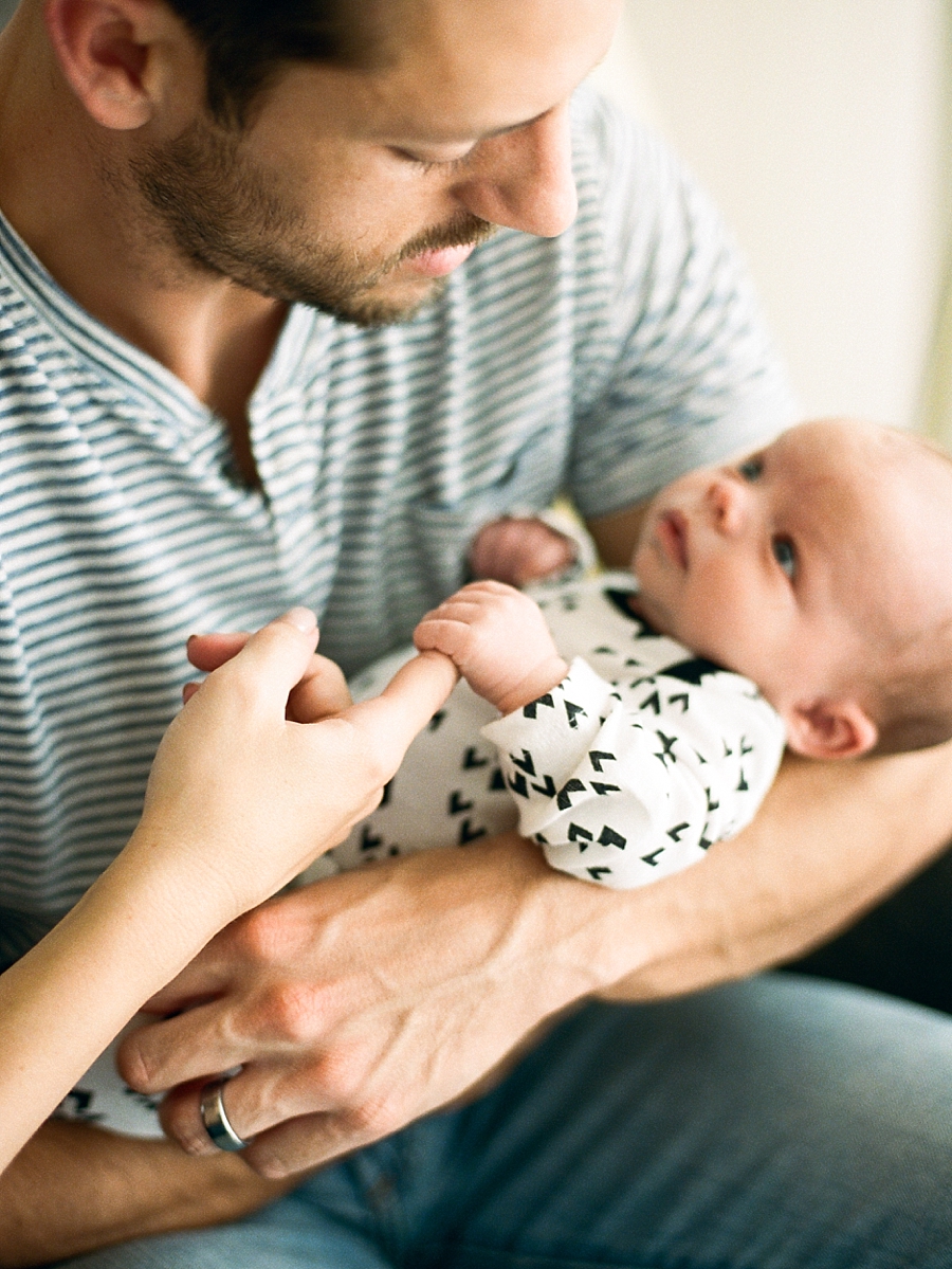 fine-art-film-newborn-photography_0019