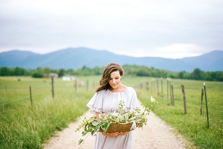 Lexi: Organic Mountain Maternity Session